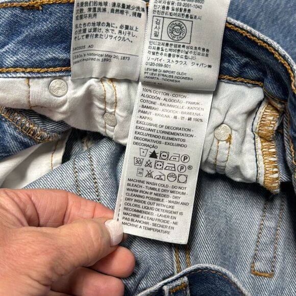 Levi’s 501 Women’s Button Fly Cut Off Denim Jean Shorts Size 28 - Picture 6 of 9